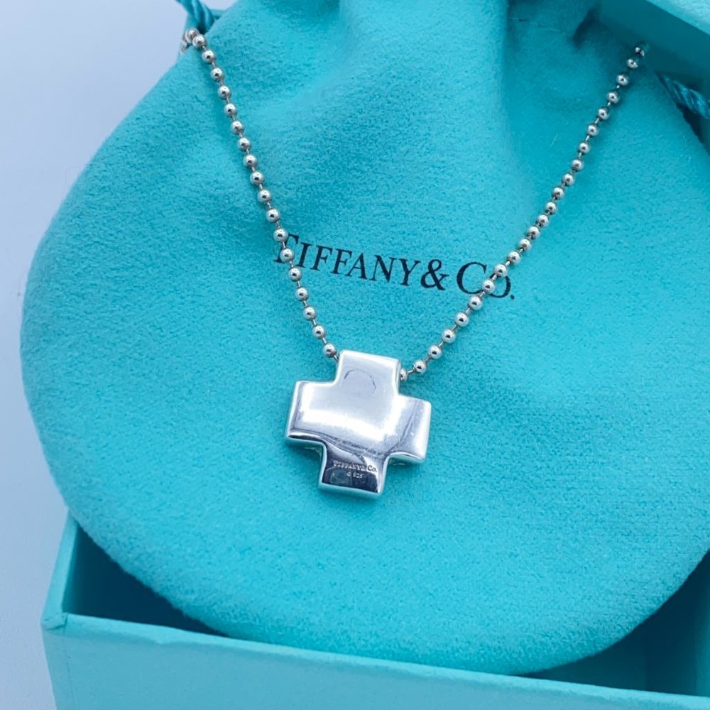 TFFANY & Co Cross Pendant Necklace